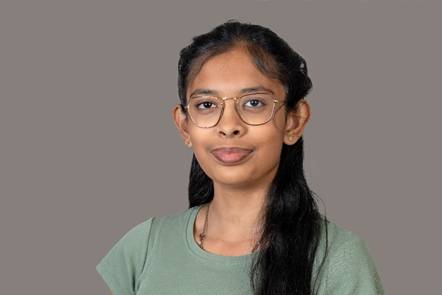 Ein Bild, das Menschliches Gesicht, Brille, Kleidung, Person enthält.

KI-generierte Inhalte können fehlerhaft sein.